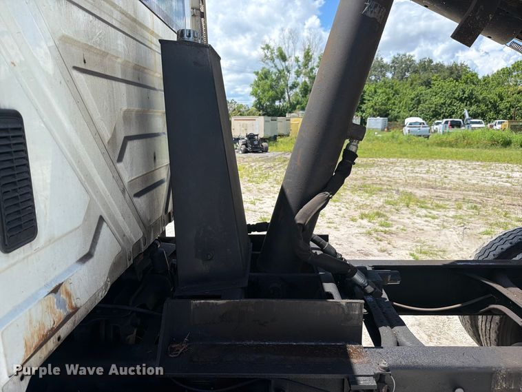 image for item DV7325 2003 International 7600 dump truck