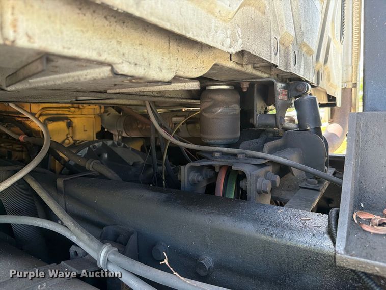 image for item DV7325 2003 International 7600 dump truck