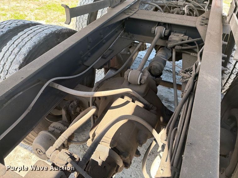 image for item DV7325 2003 International 7600 dump truck