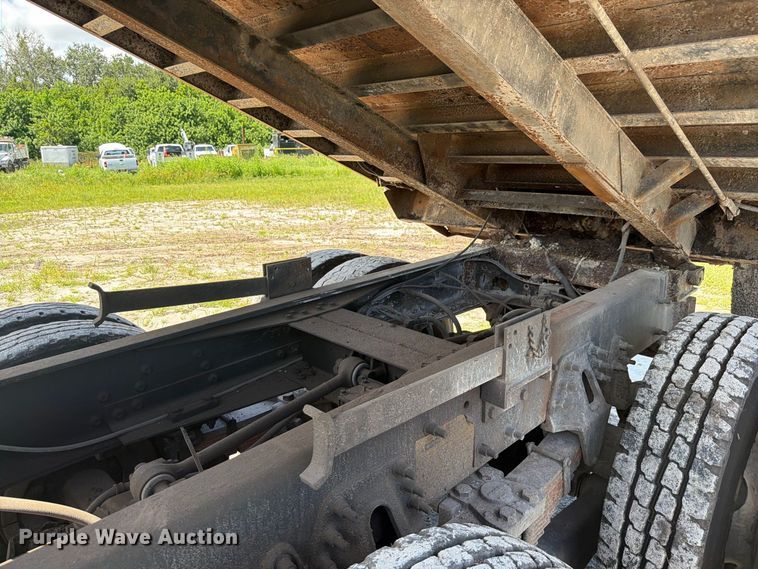 image for item DV7325 2003 International 7600 dump truck