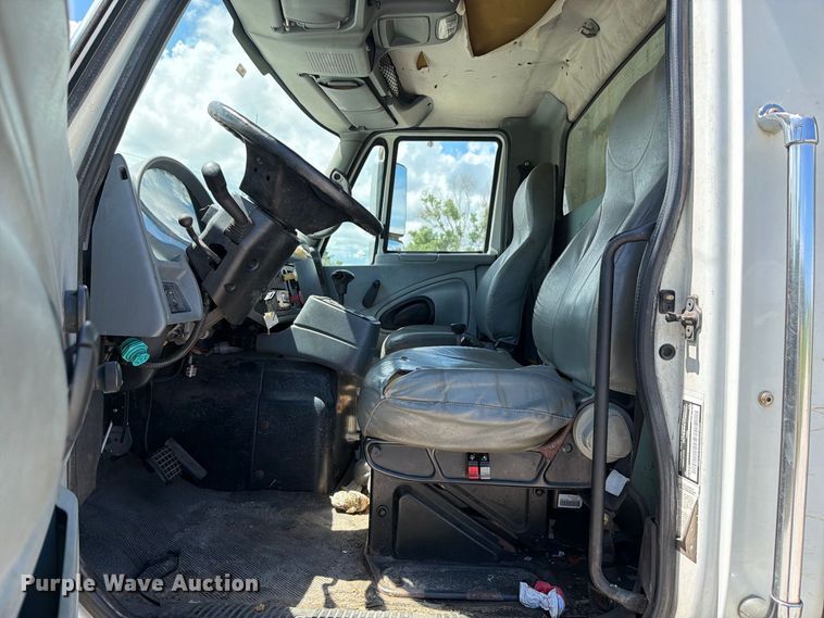 image for item DV7325 2003 International 7600 dump truck