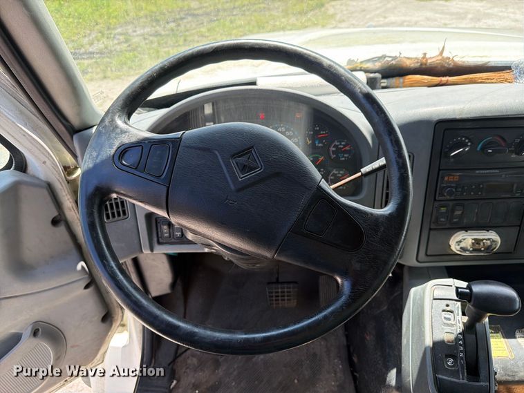 image for item DV7325 2003 International 7600 dump truck