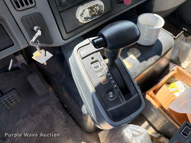 image for item DV7325 2003 International 7600 dump truck