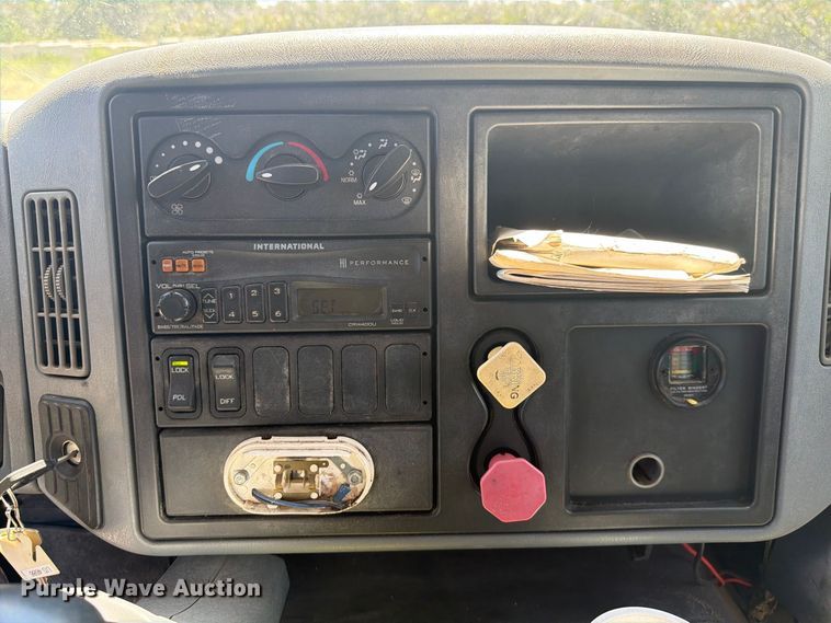 image for item DV7325 2003 International 7600 dump truck