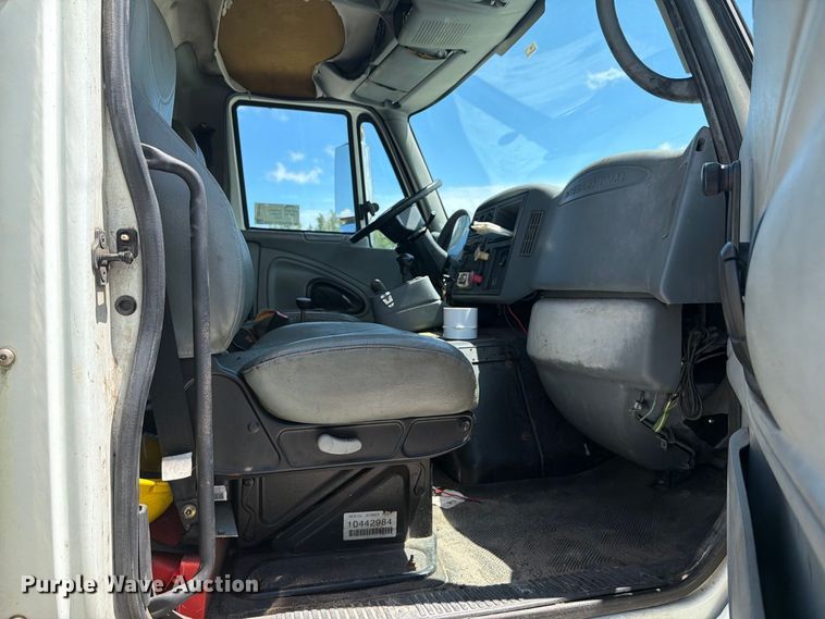 image for item DV7325 2003 International 7600 dump truck