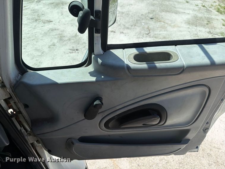 image for item DV7325 2003 International 7600 dump truck