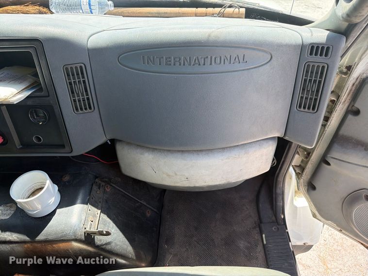 image for item DV7325 2003 International 7600 dump truck