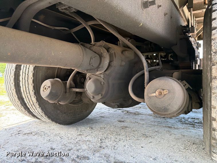 image for item DV7325 2003 International 7600 dump truck