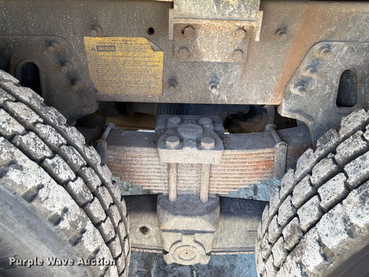image for item DV7325 2003 International 7600 dump truck