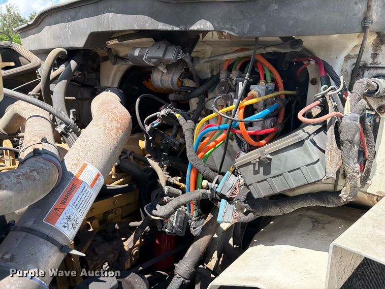 image for item DV7325 2003 International 7600 dump truck