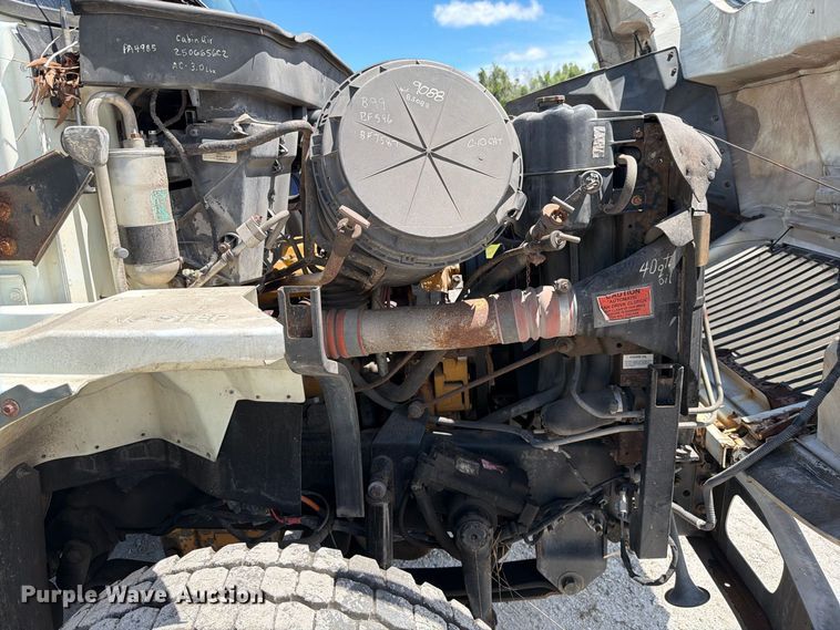image for item DV7325 2003 International 7600 dump truck