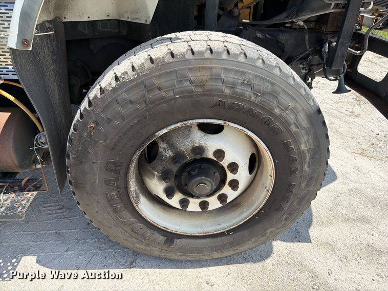 image for item DV7325 2003 International 7600 dump truck