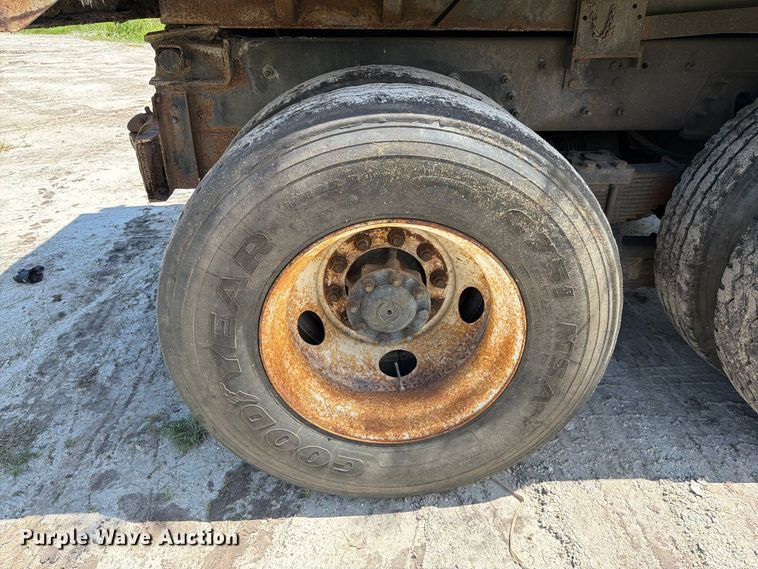 image for item DV7325 2003 International 7600 dump truck