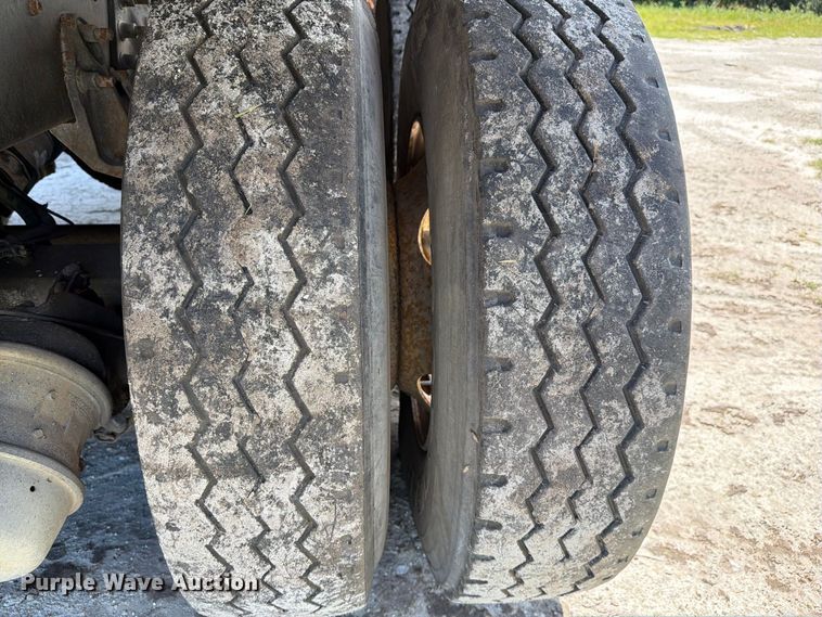 image for item DV7325 2003 International 7600 dump truck