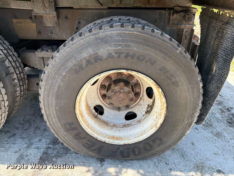 image for item DV7325 2003 International 7600 dump truck