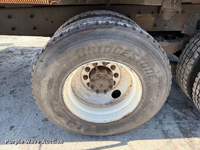 image for item DV7325 2003 International 7600 dump truck