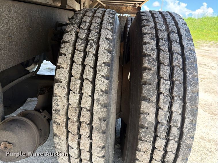 image for item DV7325 2003 International 7600 dump truck