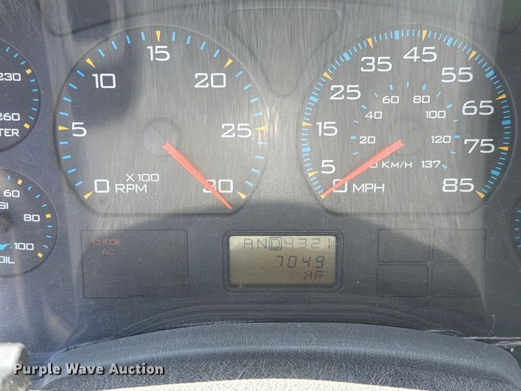 image for item DV7325 2003 International 7600 dump truck