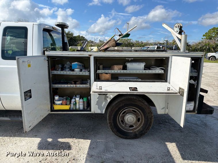 image for item DV7326 2015 Ford F250 Super Duty Ext. Cab utility bed pickup truck