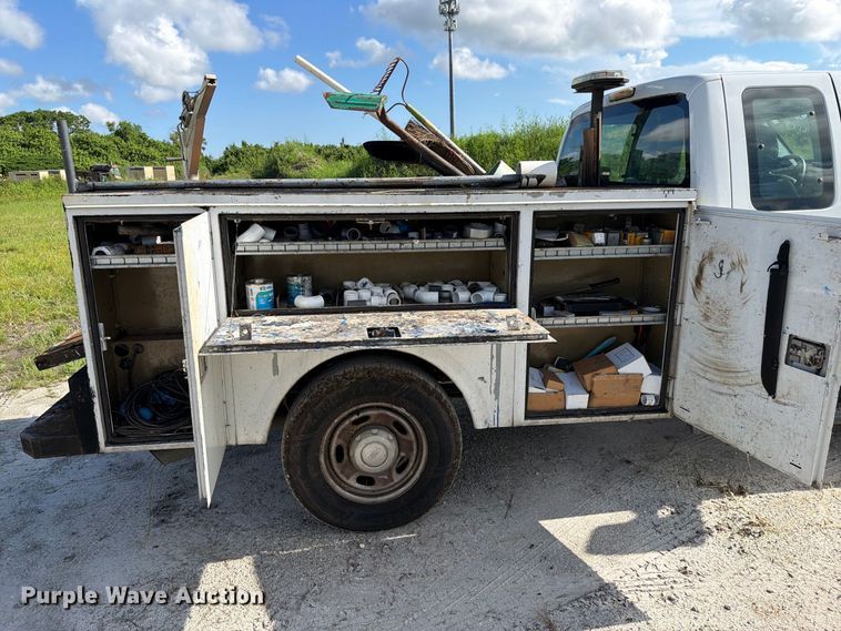 image for item DV7326 2015 Ford F250 Super Duty Ext. Cab utility bed pickup truck
