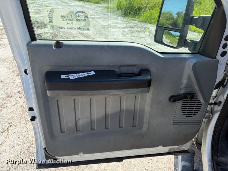 image for item DV7326 2015 Ford F250 Super Duty Ext. Cab utility bed pickup truck