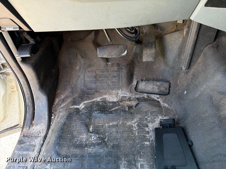 image for item DV7326 2015 Ford F250 Super Duty Ext. Cab utility bed pickup truck