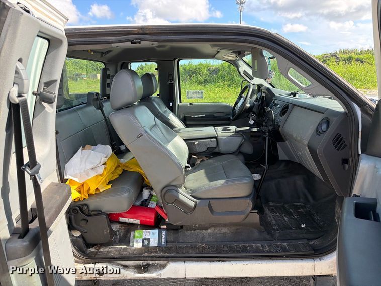 image for item DV7326 2015 Ford F250 Super Duty Ext. Cab utility bed pickup truck
