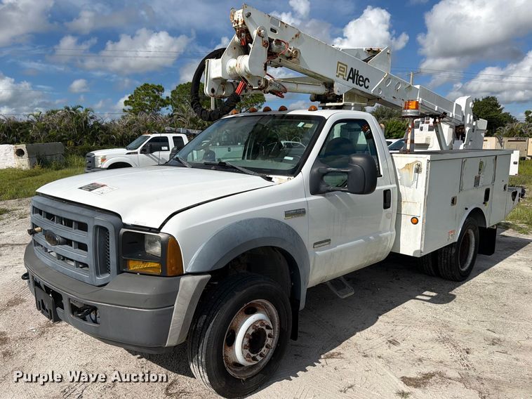 image for item DV7328 2007 Ford F550 bucket truck