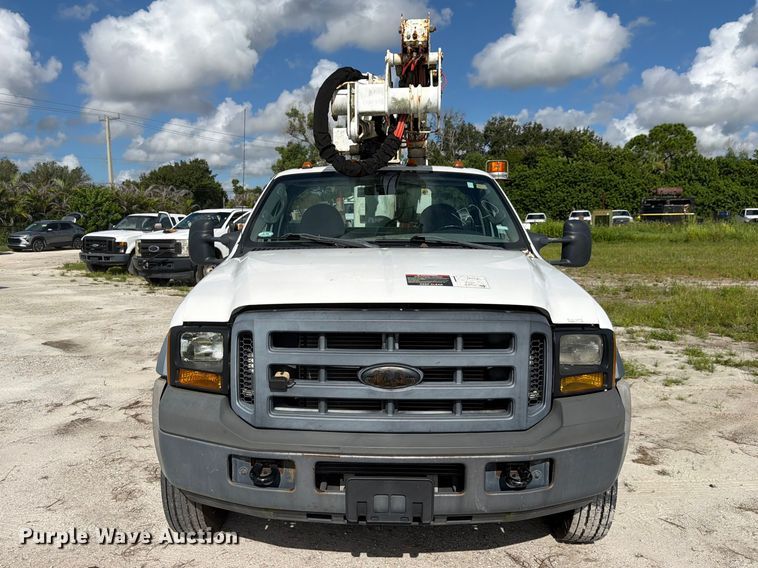image for item DV7328 2007 Ford F550 bucket truck