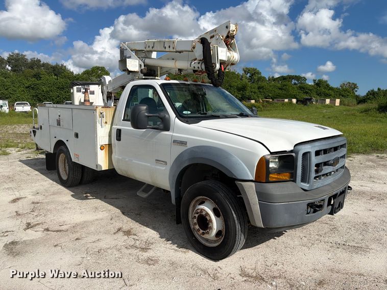 image for item DV7328 2007 Ford F550 bucket truck