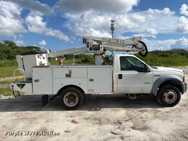 image for item DV7328 2007 Ford F550 bucket truck
