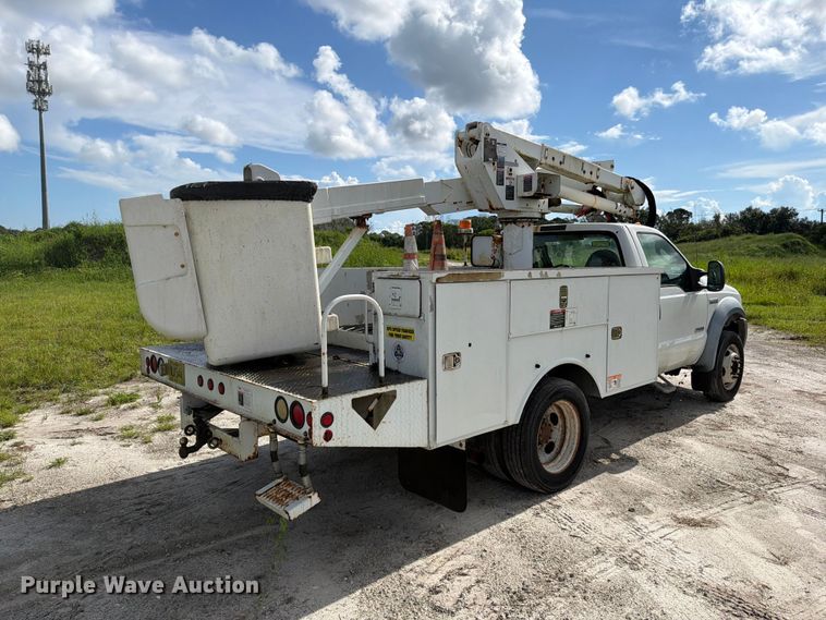 image for item DV7328 2007 Ford F550 bucket truck