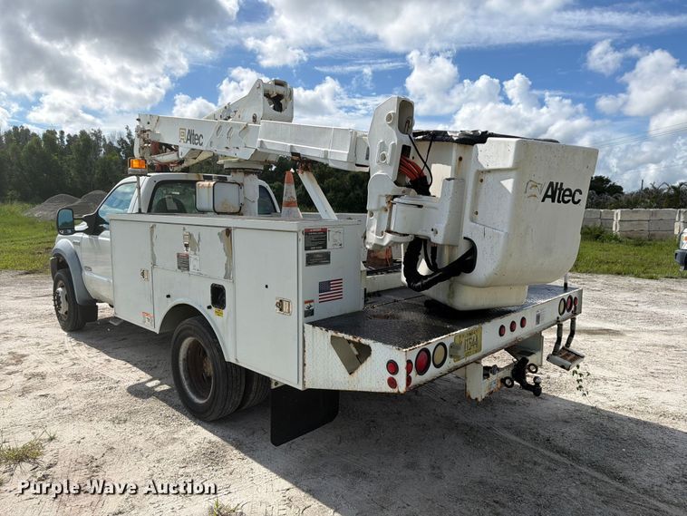 image for item DV7328 2007 Ford F550 bucket truck
