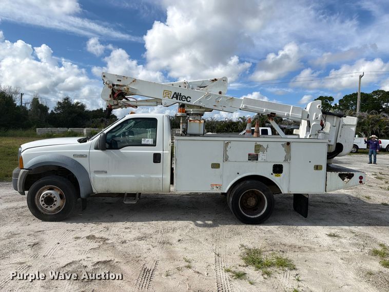 image for item DV7328 2007 Ford F550 bucket truck