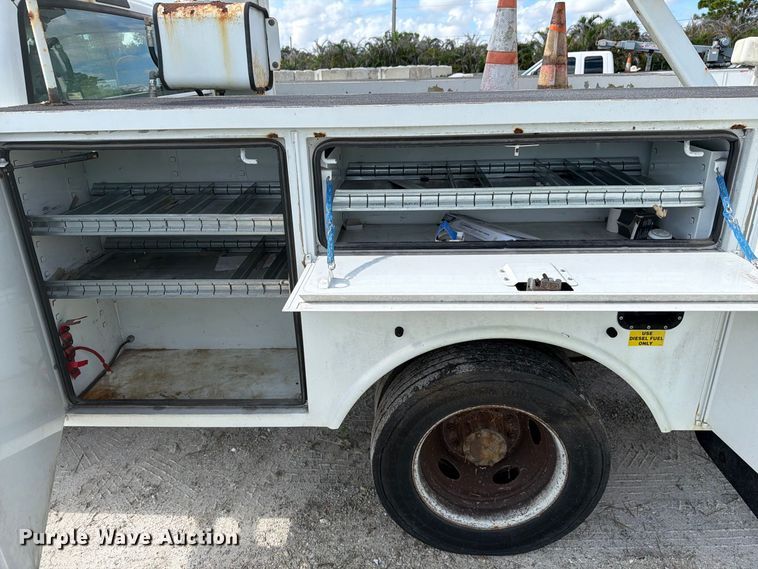 image for item DV7328 2007 Ford F550 bucket truck