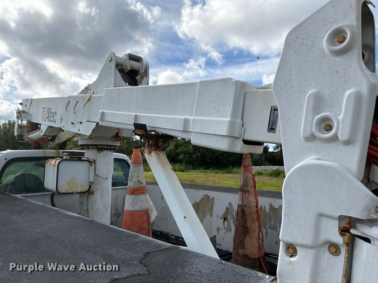 image for item DV7328 2007 Ford F550 bucket truck