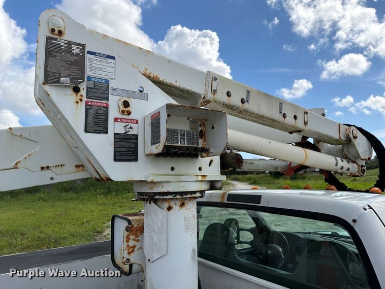image for item DV7328 2007 Ford F550 bucket truck