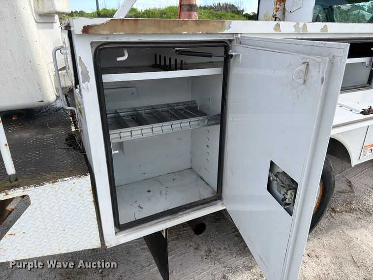 image for item DV7328 2007 Ford F550 bucket truck