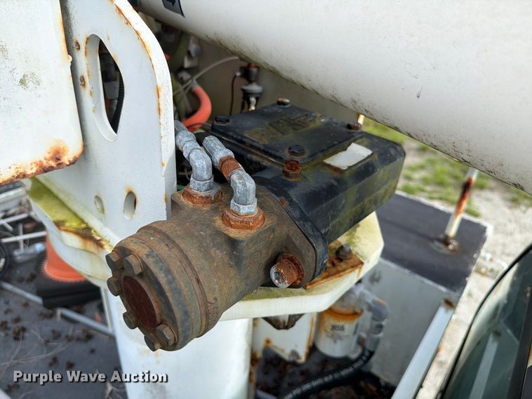 image for item DV7328 2007 Ford F550 bucket truck