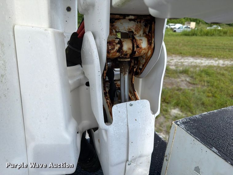 image for item DV7328 2007 Ford F550 bucket truck