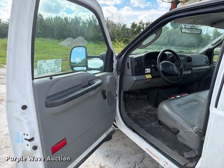 image for item DV7328 2007 Ford F550 bucket truck