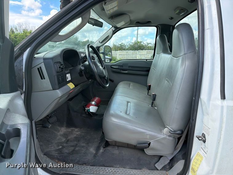 image for item DV7328 2007 Ford F550 bucket truck
