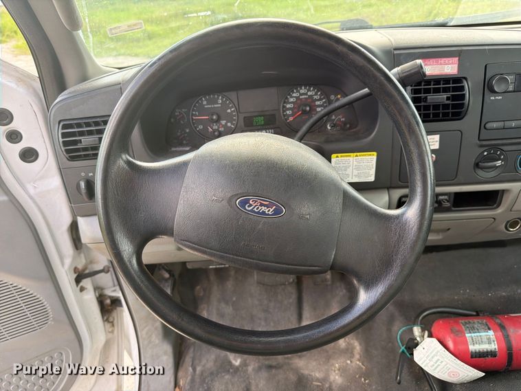 image for item DV7328 2007 Ford F550 bucket truck