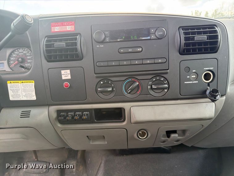 image for item DV7328 2007 Ford F550 bucket truck