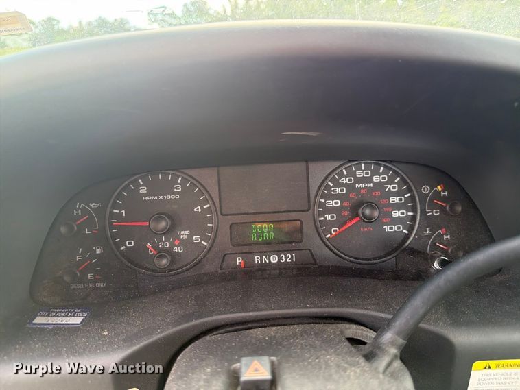 image for item DV7328 2007 Ford F550 bucket truck