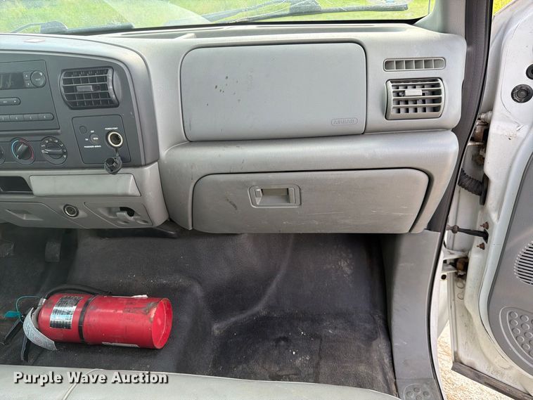 image for item DV7328 2007 Ford F550 bucket truck