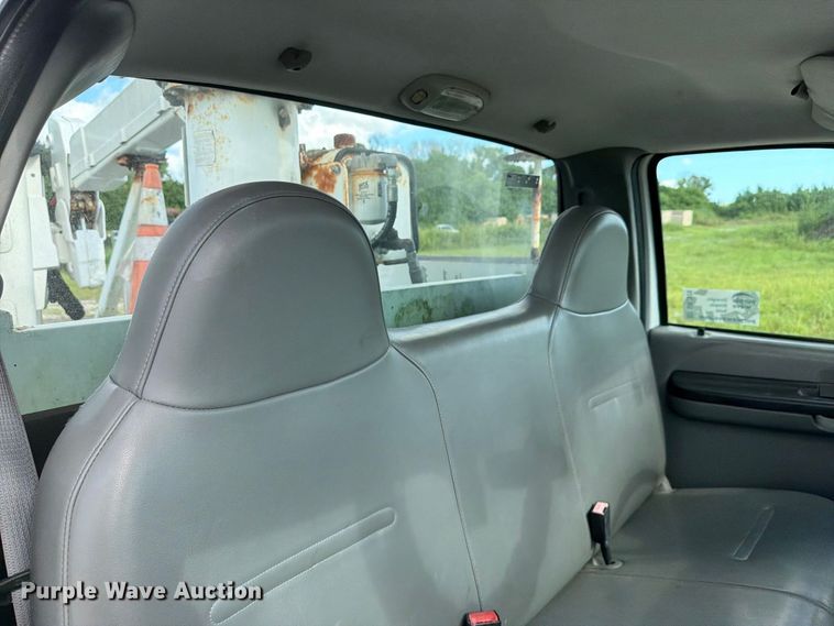 image for item DV7328 2007 Ford F550 bucket truck