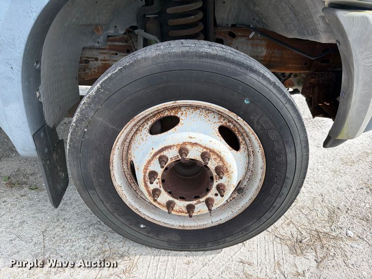 image for item DV7328 2007 Ford F550 bucket truck