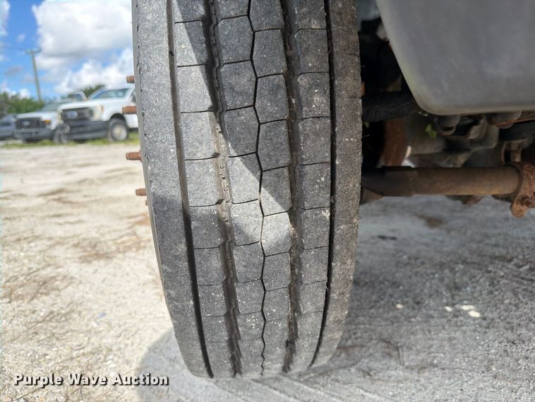image for item DV7328 2007 Ford F550 bucket truck