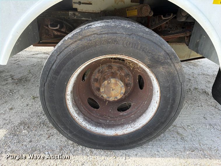 image for item DV7328 2007 Ford F550 bucket truck